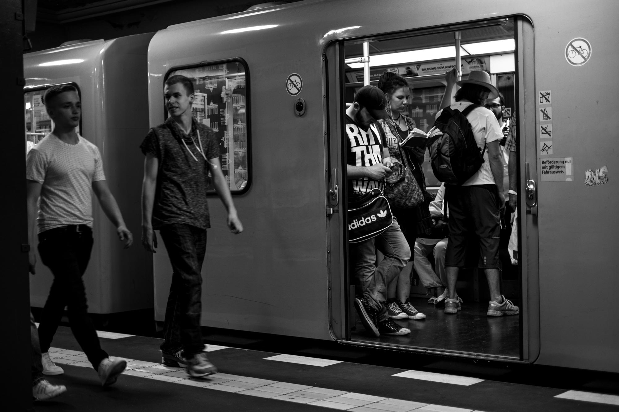 Menschen in der Berliner Ubahn